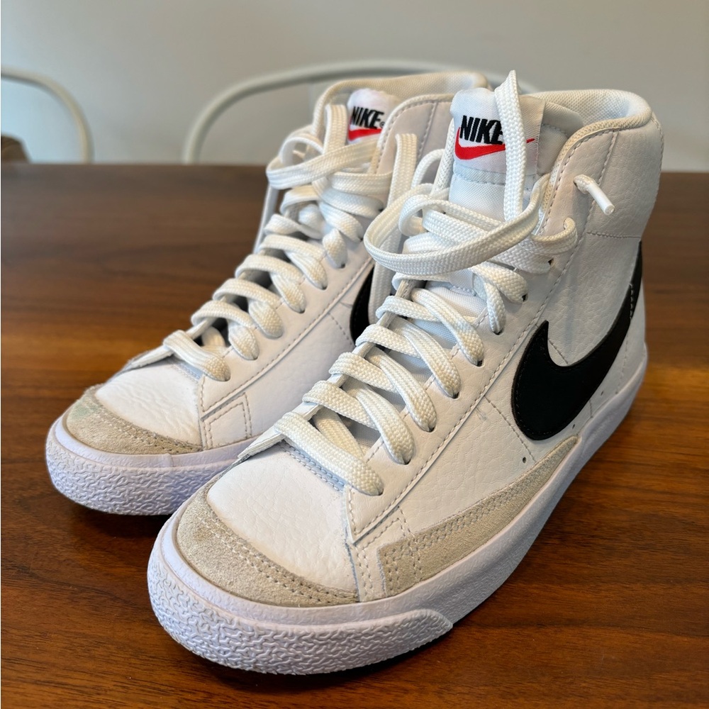 Nike Kids' Grade School Blazer Mid '77 Shoes
Color: White/Black